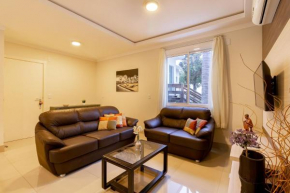 188 - Excelente apto com 03 Quartos, a 100m da praia de 04 Ilhas, Cond. Com Piscina!